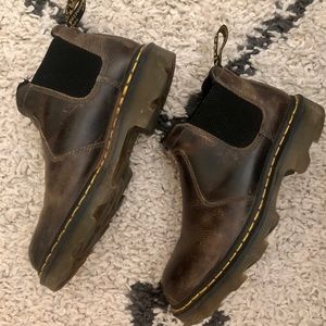 Dr. Marten Chelsea style boots